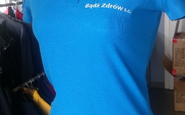 Haft maszynowy na koszulkach polo