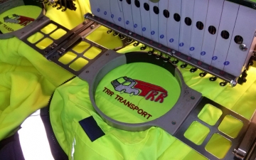 Haft na kurtkach odblaskowych